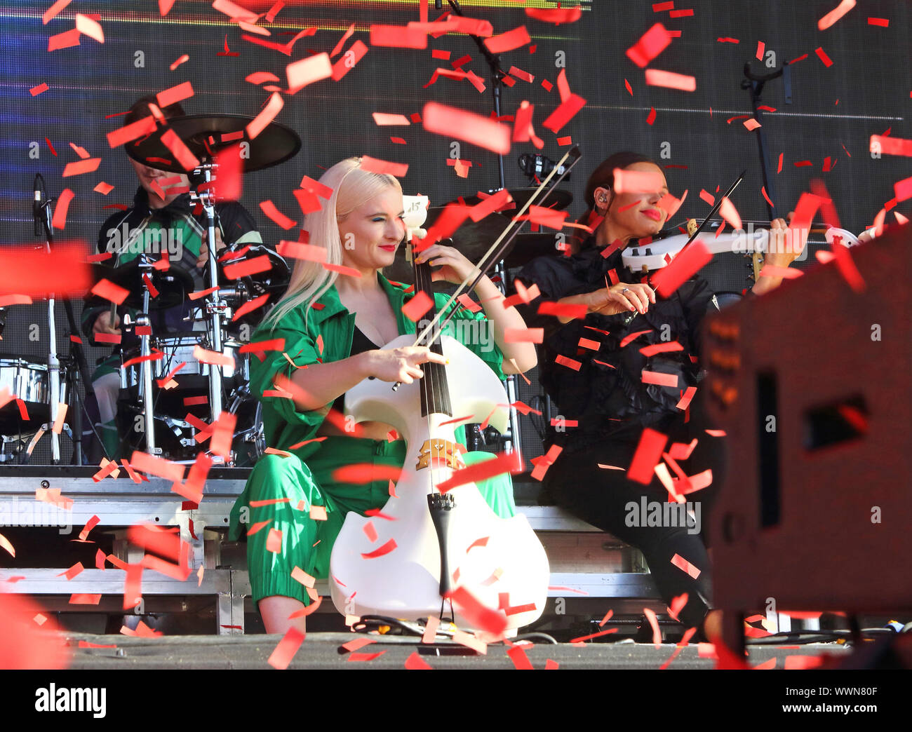 Londra, Regno Unito. Xv Sep, 2019. Grazia Chatto britannica di elettro-pop band pulire Bandit si esibisce dal vivo sul palco della BBC Radio 2 Live in Hyde Park, Londra. Credito: SOPA Immagini limitata/Alamy Live News Foto Stock