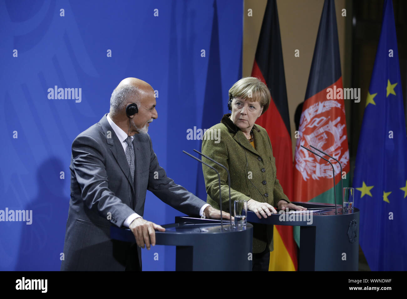 Merkel e Presidente dell Afghanistan Aschraf Ghani Ahmadsai in corrispondenza della giunzione premere cponference. Foto Stock