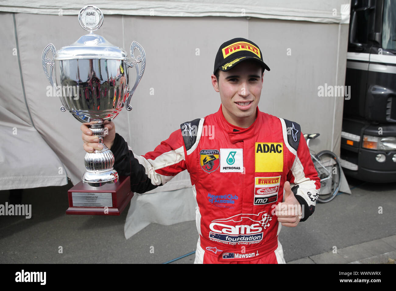 Harrison Newey (Team Van Amersfoort Racing) nach dem ADAC Formel 4 Rennen 26.4.15 Oschersleben Foto Stock