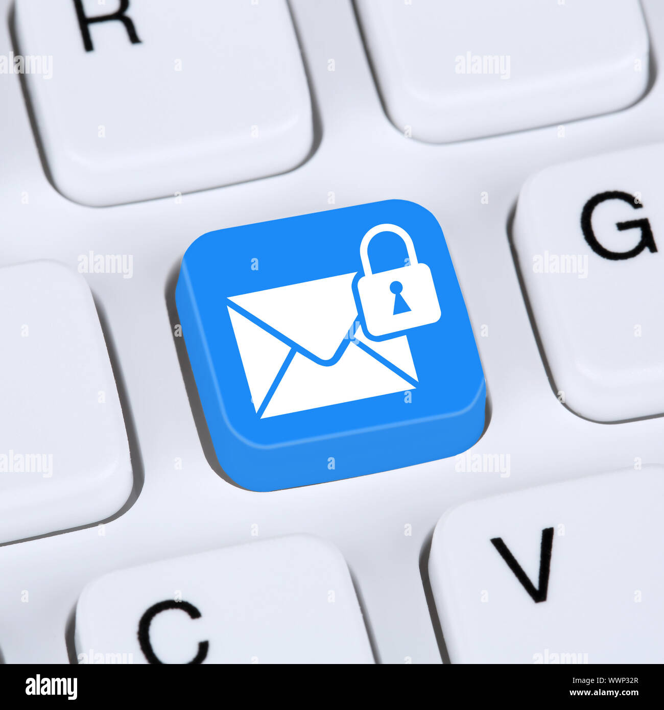 Il concetto di computer encrypted secure email invia su Internet Foto Stock