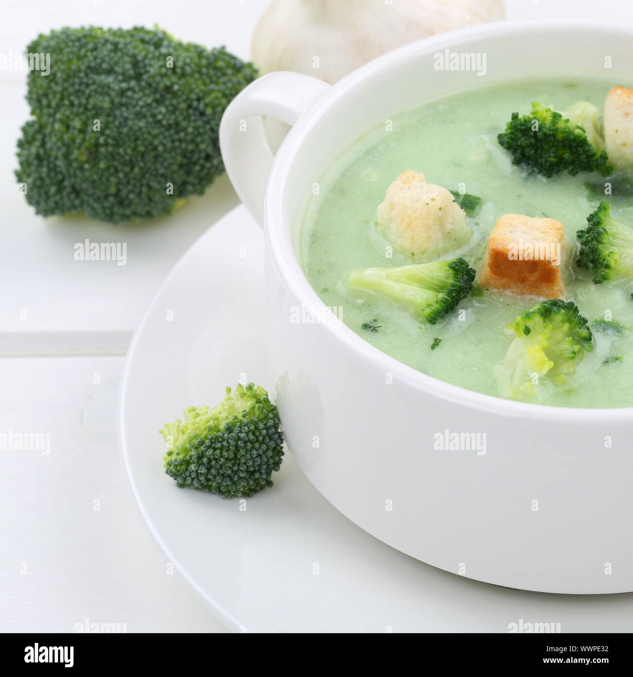Mangiare sano zuppa di broccoli zuppa di broccoli zuppa in tazza di close-up Foto Stock