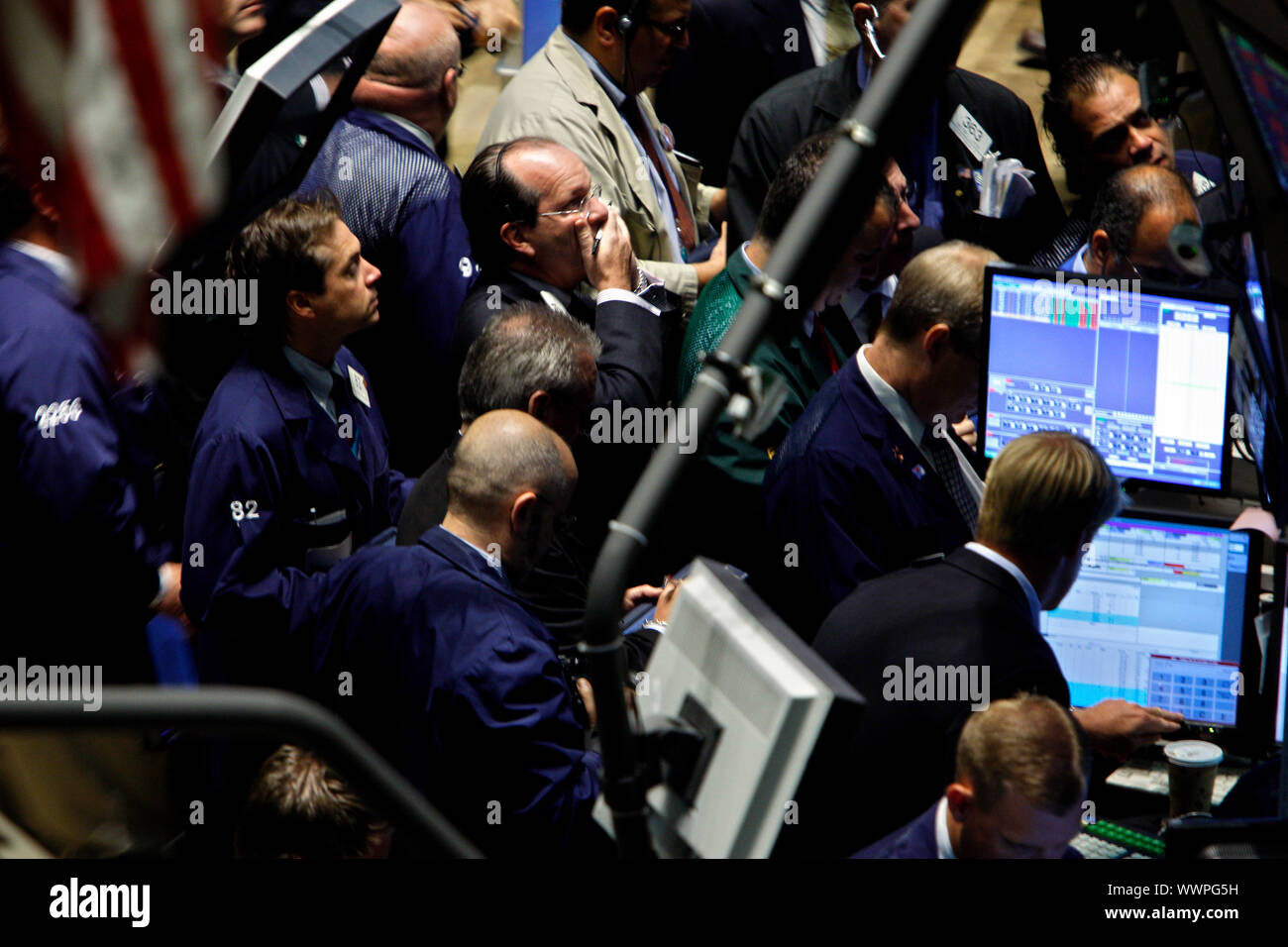 Guai a Wall Street.Piano specialisti presso il NYSE New York Stock Exchange facendo reagire l'annuncio che il tasso di interesse rimane invariato. Foto Stock
