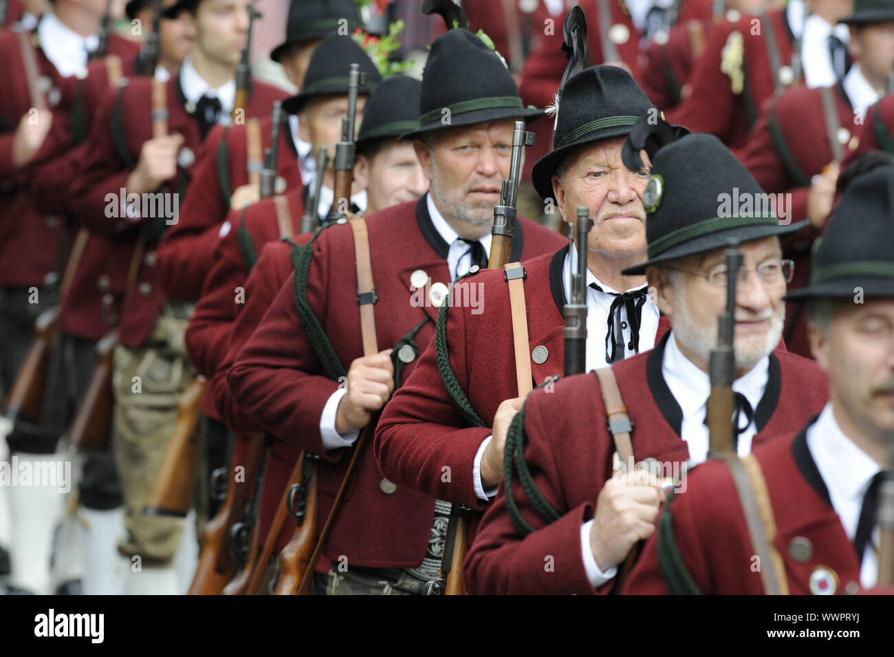 Processione di tiratori al Oktoberfest a Monaco di Baviera Foto Stock