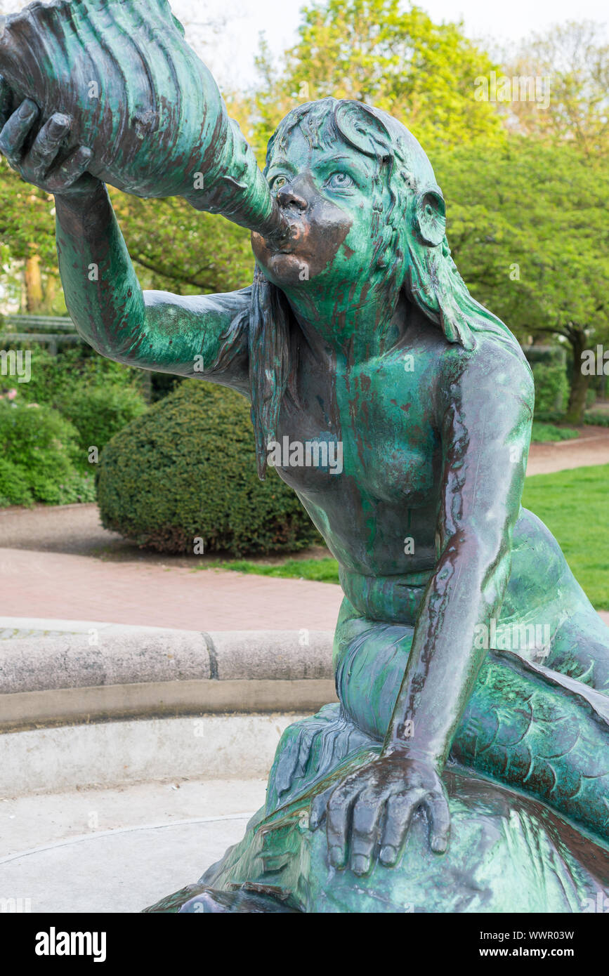 Nereide scultura della Stuhlmannbrunnen nel quartiere Altona di Amburgo Foto Stock