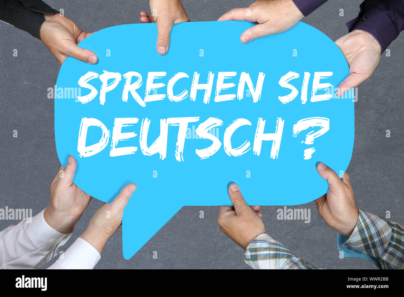 Gruppo di persone a tenere a parlare in lingua tedesca per imparare le lingue per saperne di scuola di lingua estera Foto Stock