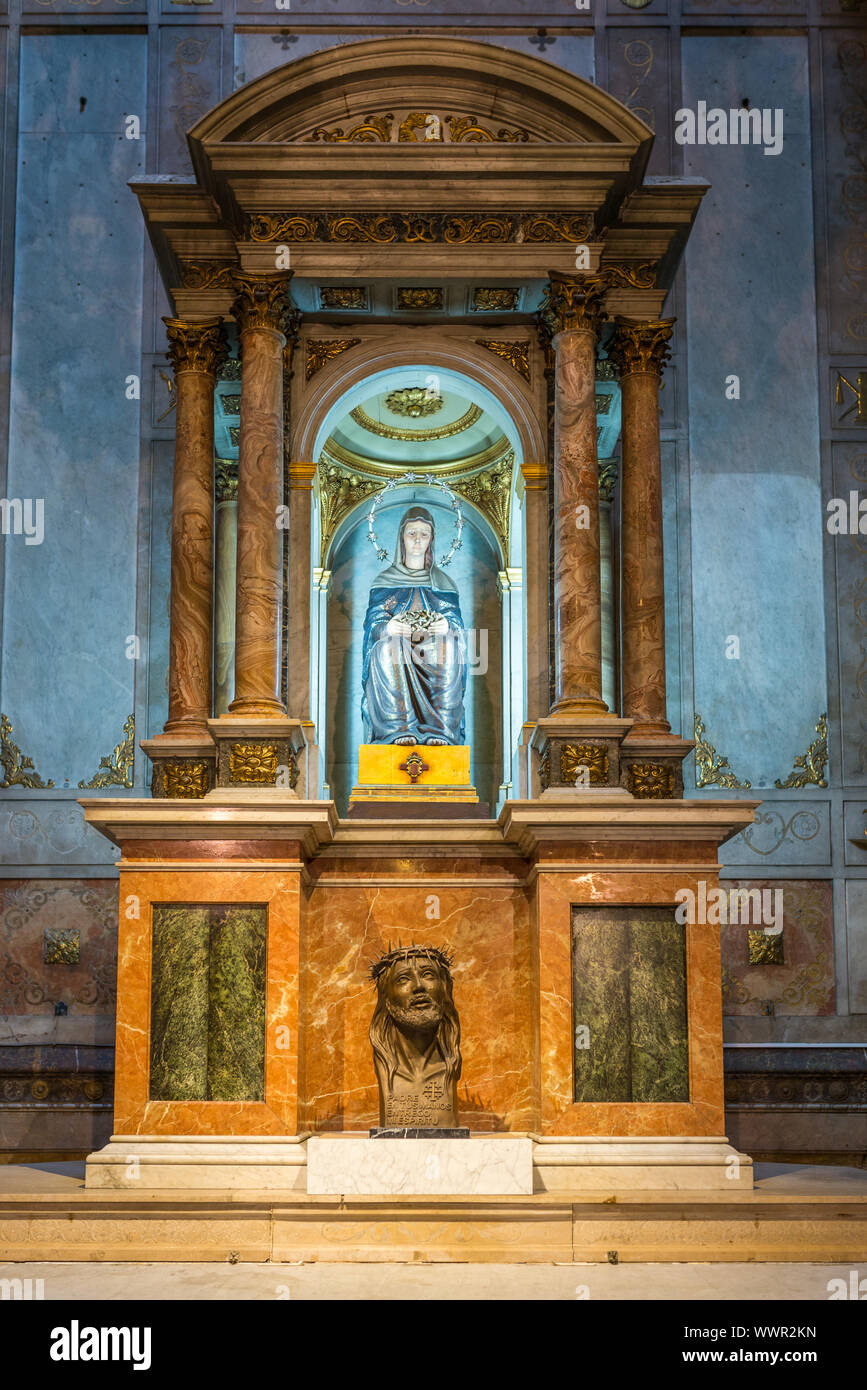 Magnifica figura santa Vergine Maria nella Basílica de la Merce, Barcellona Foto Stock