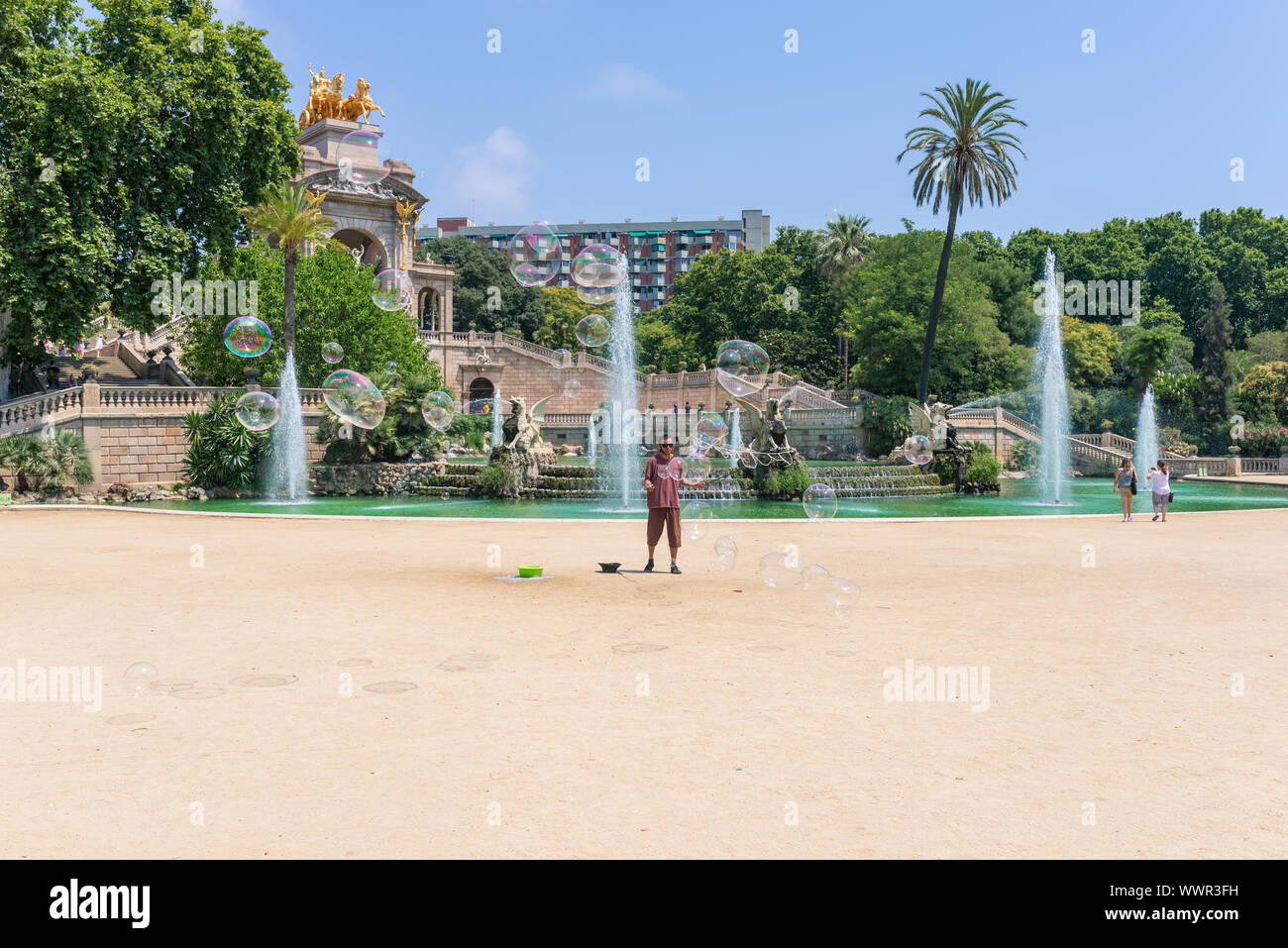 La Quadriga dorata sulla sommità del Font de la Cascada nel Parc de la Ciutadella Foto Stock