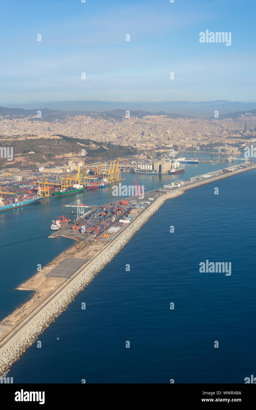 Vista dall'alto sopra la Zona Franca - Porto, il porto industriale di  Barcellona Foto stock - Alamy