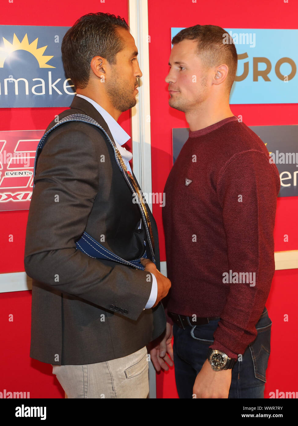 L EBU Heavyweight boxer Mehdi Amar e Heavyweight boxer Robert Stieglitz (SES boxe) Foto Stock