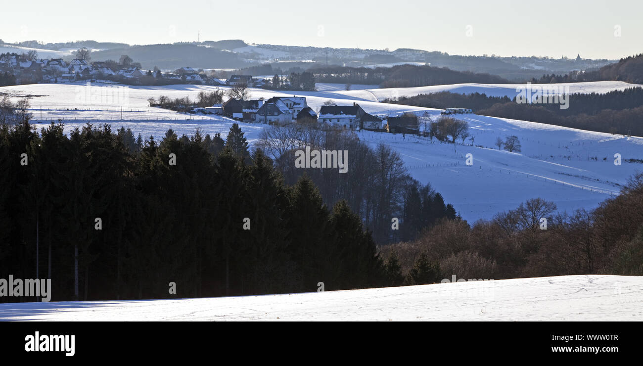 Paesaggio in inverno, Huelscheid, Schalksmuehle, Sauerland, Renania settentrionale-Vestfalia, Germania, Europa Foto Stock
