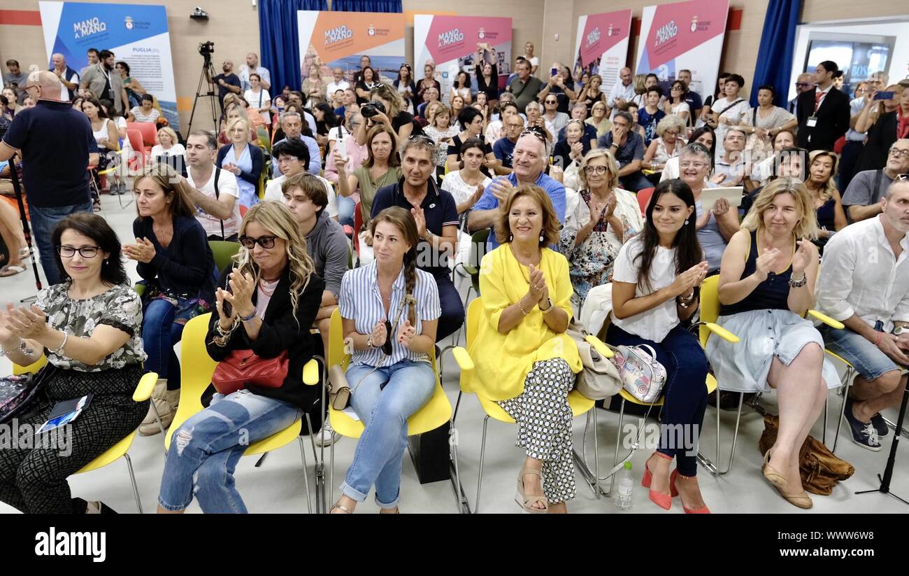 Ottantatreesimo Fiera del Levante grande successo per Ezio Bosso presso la Fiera del Levante - Regione Puglia Pavilion con Michele Emiliano (saverio de giglio/fotogramma, Bari - 2019-09-15) p.s. la foto e' utilizzabile nel rispetto del contesto in cui e' stata scattata, e senza intento diffamatorio del decoro delle persone rappresentate Foto Stock