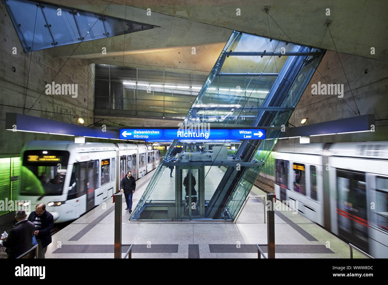 La stazione della metropolitana Rathaus Sued, Bochum, la zona della Ruhr, Germania, Europa Foto Stock