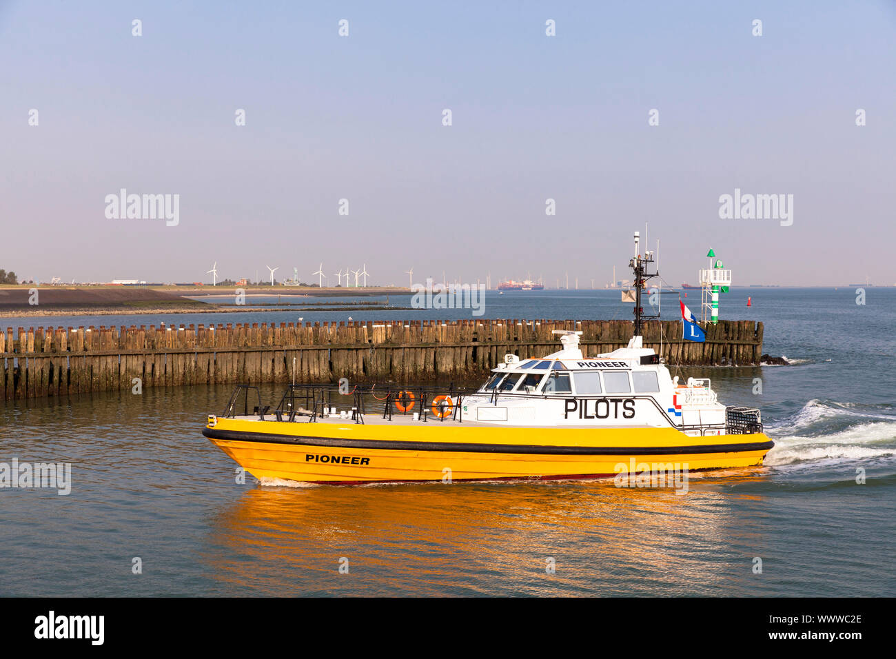 Barca pilota e pilota vecchio imbarcadero, Vlissingen, Walcheren, Zeeland, Paesi Bassi. Lotsenboot und alter Lotsensteiger, Vlissingen, Walcheren, Zeela Foto Stock