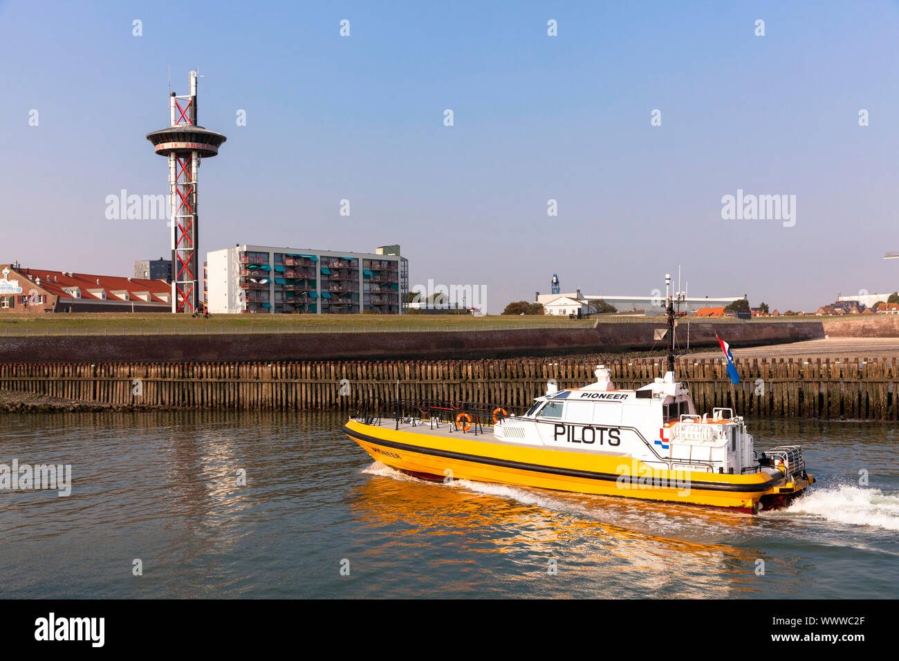 Barca pilota e pilota vecchio imbarcadero, Vlissingen, Walcheren, Zeeland, Paesi Bassi. Lotsenboot und alter Lotsensteiger, Vlissingen, Walcheren, Zeela Foto Stock