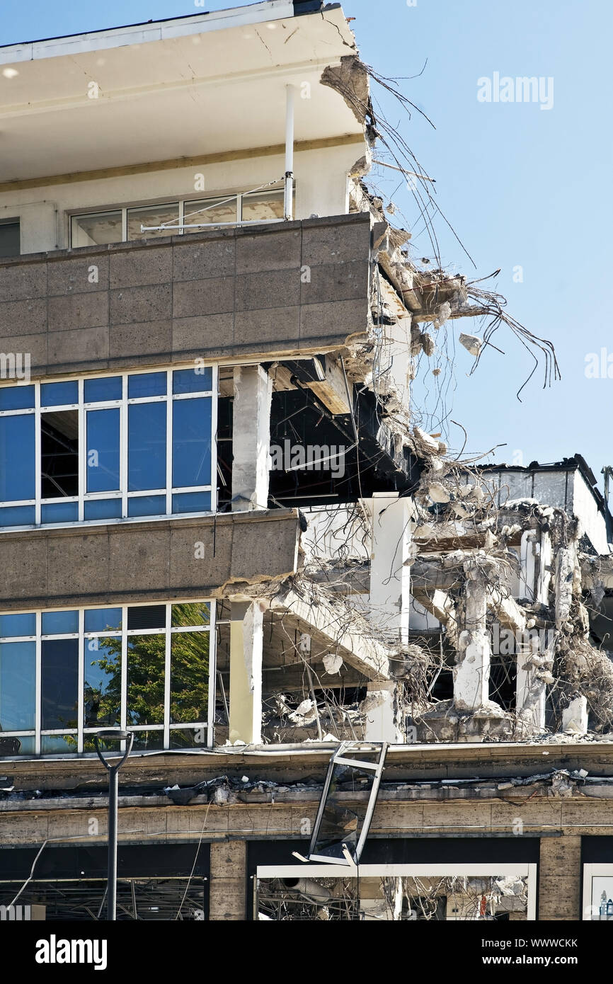 I lavori di demolizione della ex magazzino Hertie in città, Gladbeck, la zona della Ruhr, Germania, Europa Foto Stock