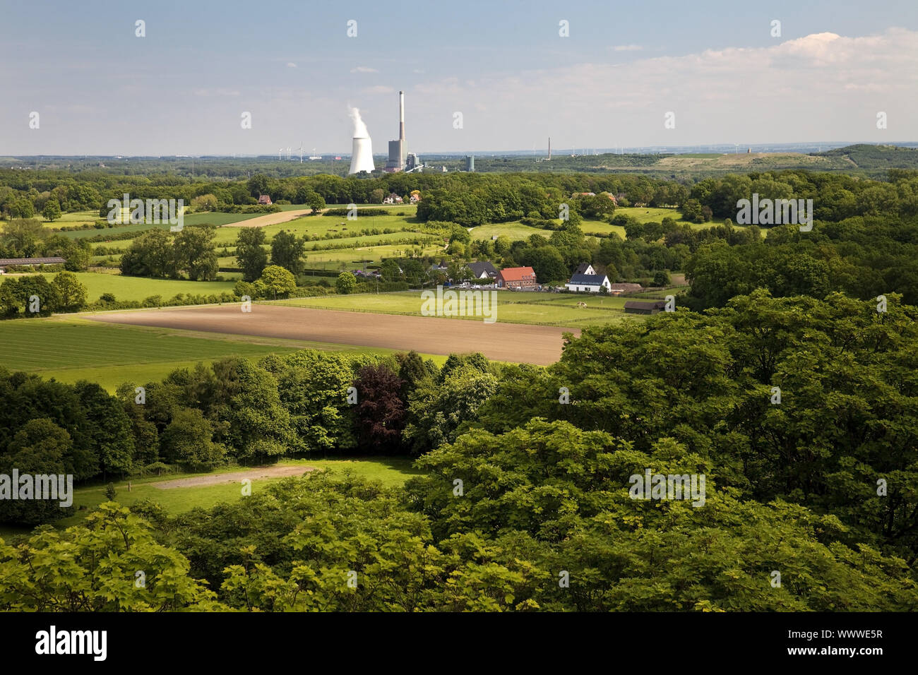 Vista da Cappenberg torre di castello di Bergkamen power station, Selm, la zona della Ruhr, Germania, Europa Foto Stock