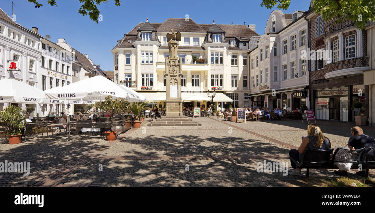 Altmarkt square, Moers, la zona della Ruhr, Renania settentrionale-Vestfalia, Germania, Europa Foto Stock