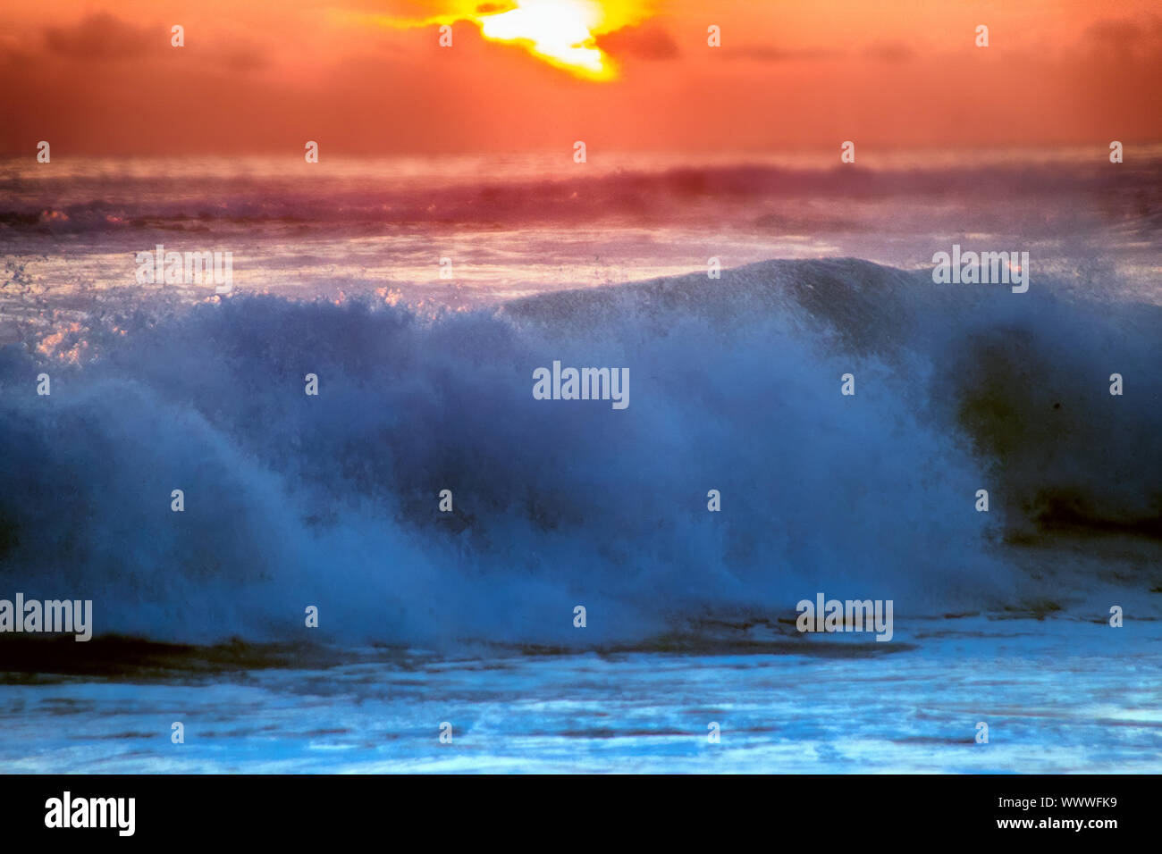 Riempito con i colori della marina tramonto tropicale. Foto Stock