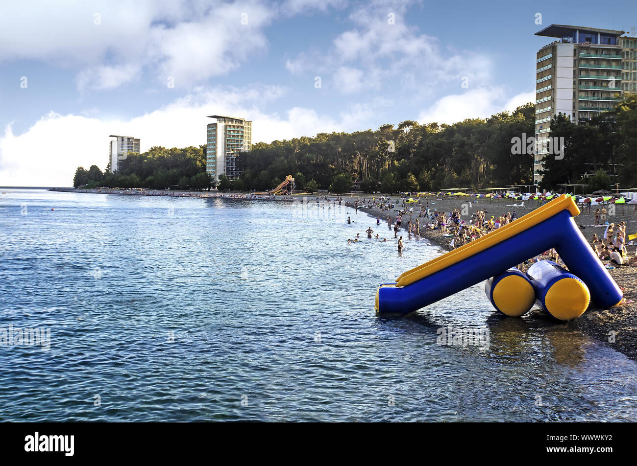 La spiaggia sulla costa del Mar Nero, Abkhazia. Foto Stock