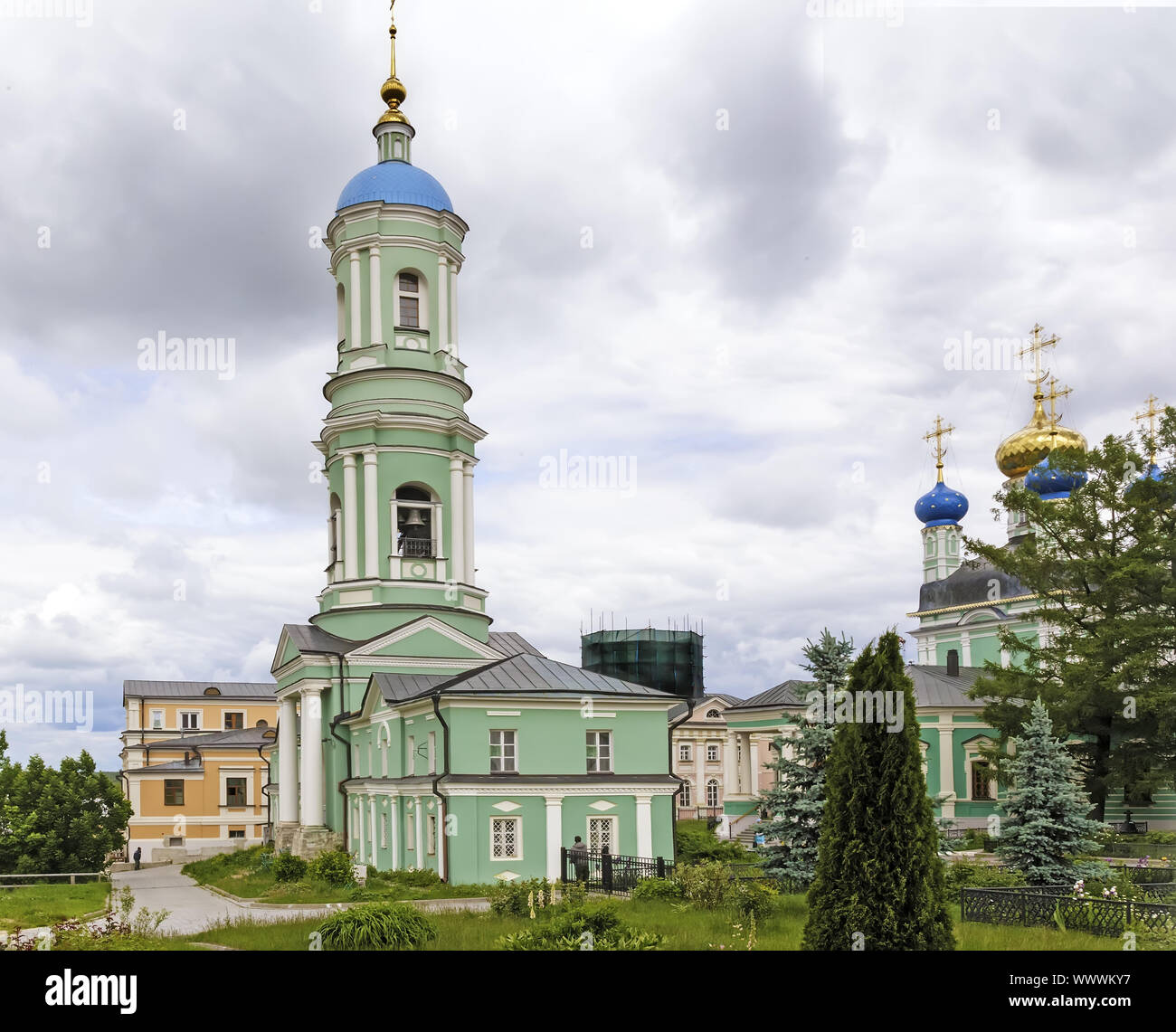 La torre campanaria nel monastero ortodosso. Foto Stock