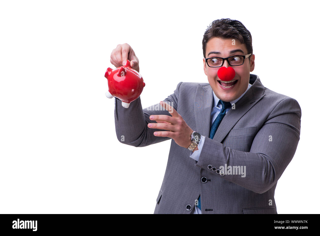 Funny clown imprenditore con un salvadanaio isolato sul retro bianco Foto Stock