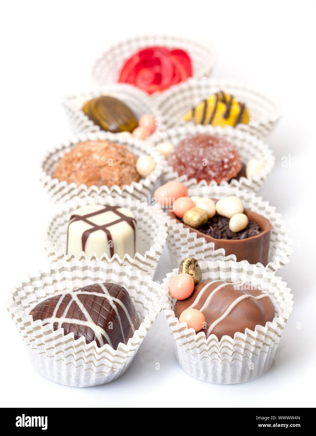 Cioccolatini assortiti Candy nel cestino per la carta Foto Stock