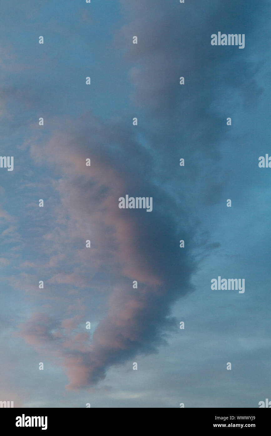 Cielo di sera con le nuvole Foto Stock