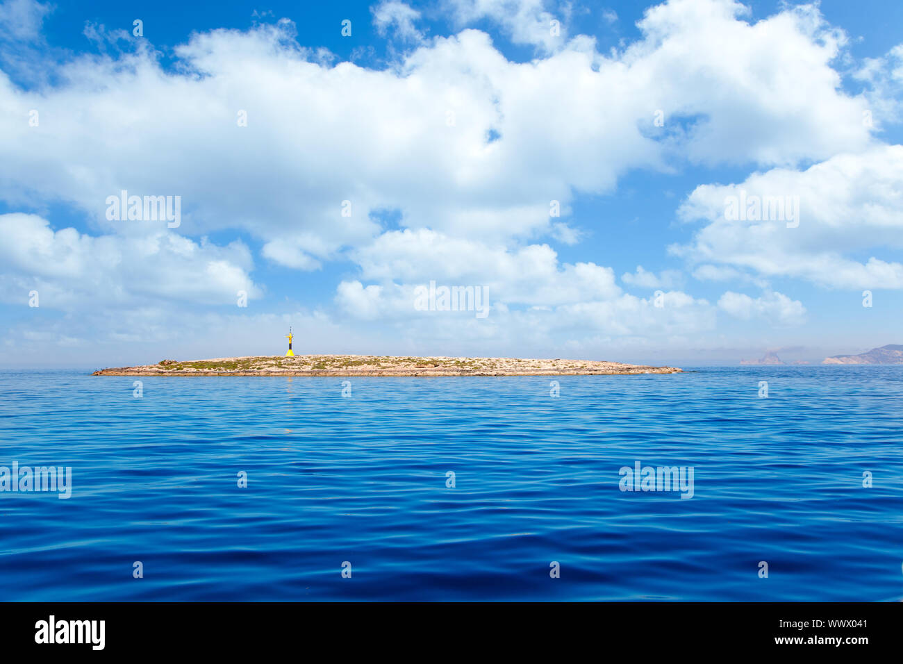 Espalmador nell isola di Formentera con Gastabi faro e Ibiza in background Foto Stock