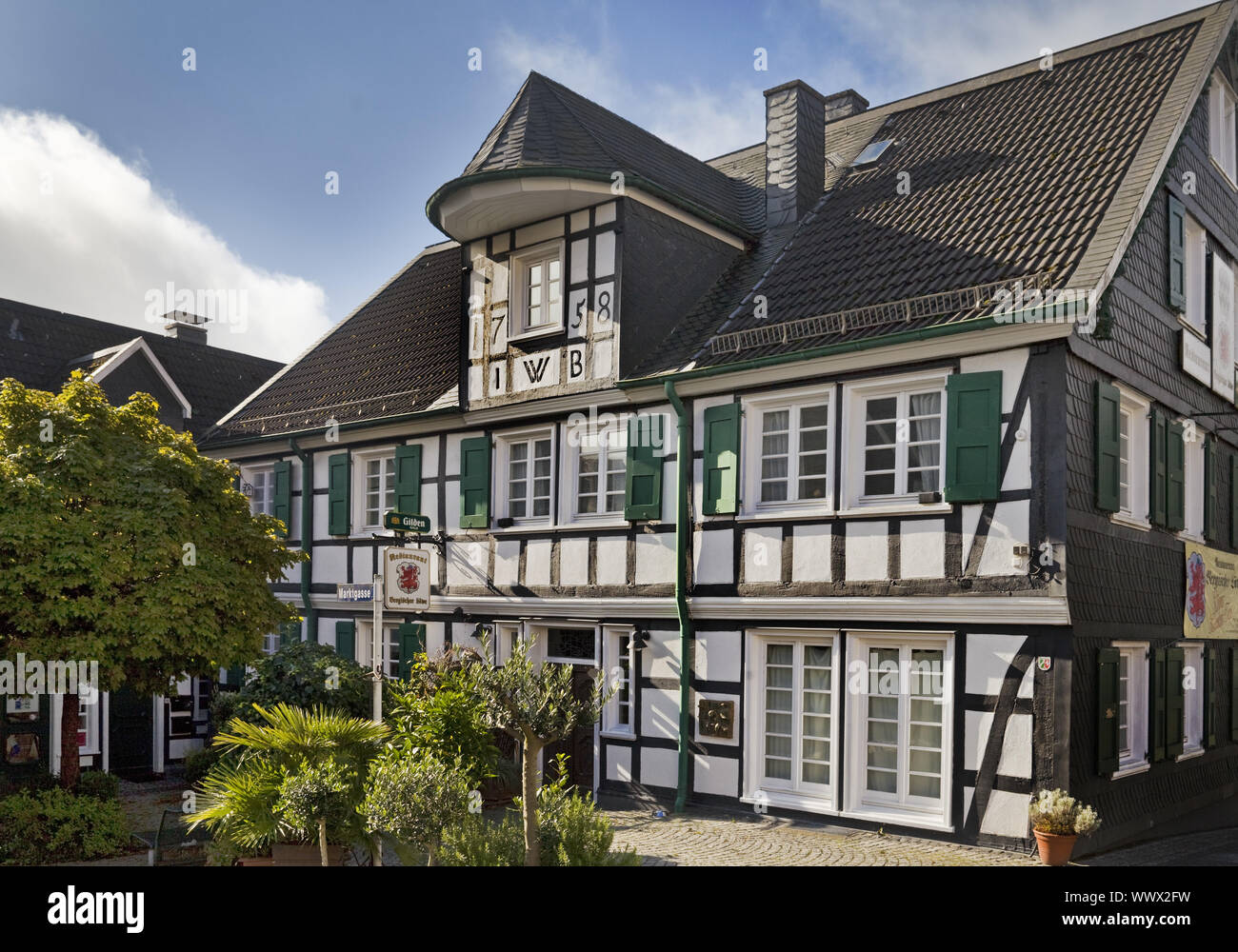 Tradizionale di legno a casa, città vecchia, Wermelskirchen, Renania settentrionale-Vestfalia, Germania, Europa Foto Stock