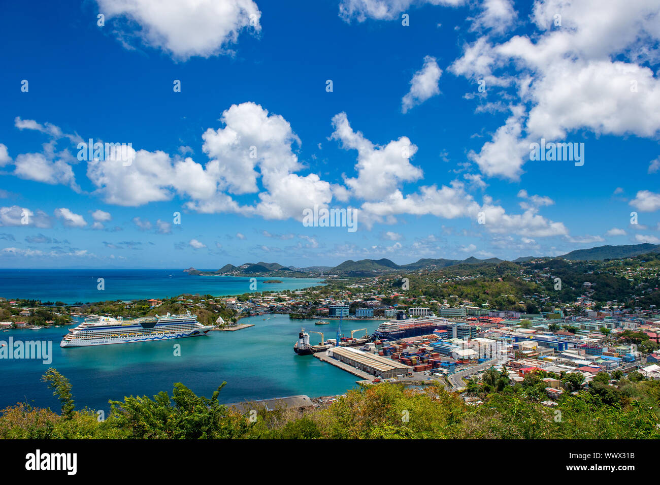 La città di Castries è la capitale di Santa Lucia, un piccolo stato sovrano della zona dei Caraibi si trova a nord del Venezuela e di Trinidad e Tobago. Foto Stock