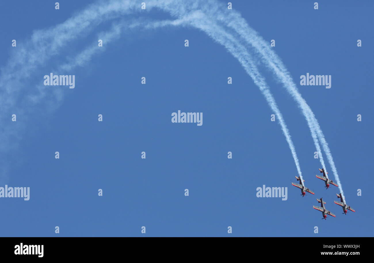 Hechtel, Belgio. Xv Sep, 2019. Il Royal Jordanian Falcons aerobatic team esegue presso l'International Sanicole Airshow in Hechtel, Belgio, Sett. 15, 2019. Credito: Wang Xiaojun/Xinhua/Alamy Live News Foto Stock