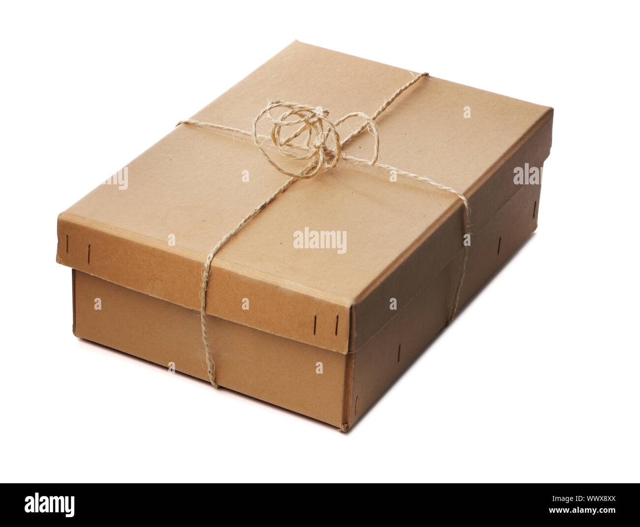 Cartone vecchia scatola di scarpe legata con una stringa Foto stock - Alamy