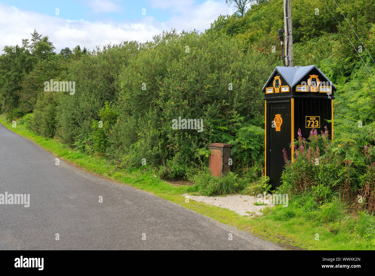 CAPPERCLEUCH, Scozia - Agosto 15, 2019: Vintage Automobile Association di soccorso stradale callbox al lato di una Scottish country road Foto Stock