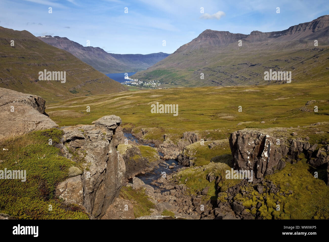 Paesaggio con vista Seydisfjoerdur, Est Islanda, Islanda, Europa Foto Stock