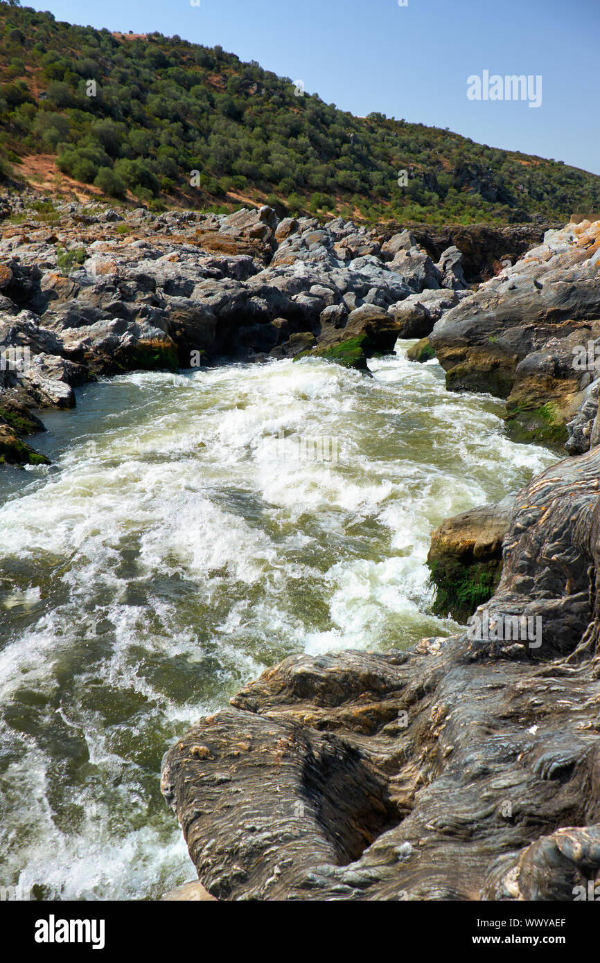 Pulo do Lobo o wolf salto della cascata e la cascata sul fiume Guadiana, Alentejo, Portogallo Foto Stock