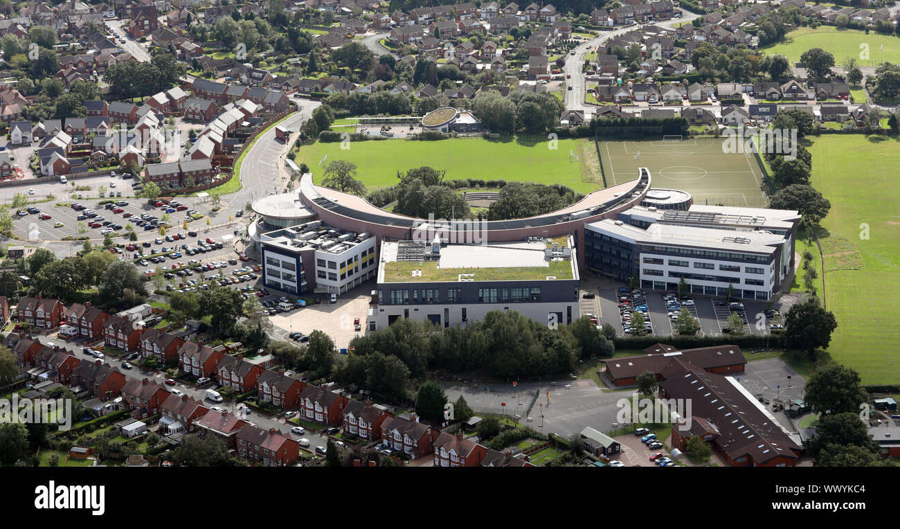 Vista aerea del Cheshire College nel sud e ovest - Crewe Campus, Crewe, Cheshire, Regno Unito Foto Stock