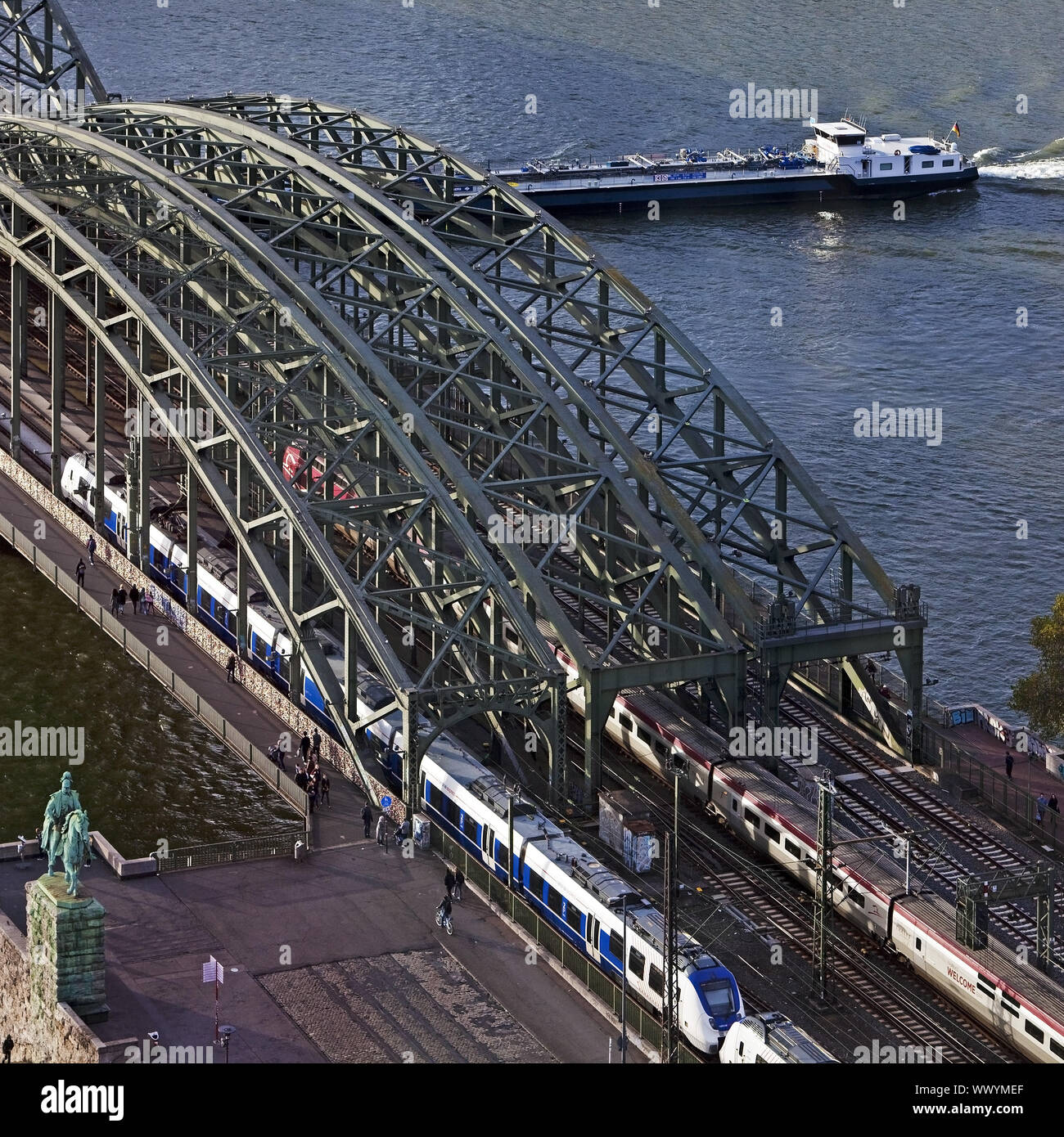 Vista aerea del ponte Hohenzollern, Colonia, nella Renania, Renania settentrionale-Vestfalia, Germania, Europa Foto Stock