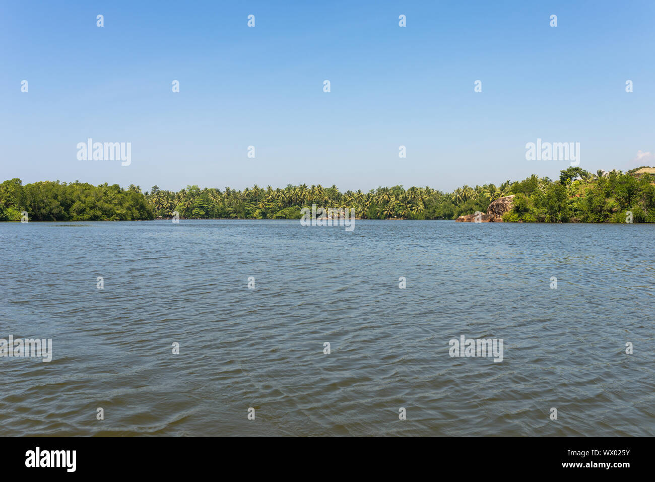 Il Hikkaduwa lago nel nord-est della stessa città turistica Hikkaduwa Foto Stock