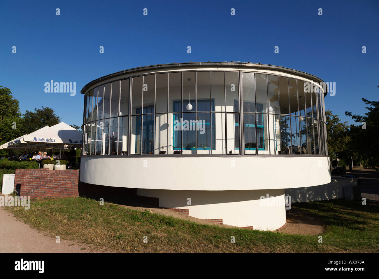 Il semi-balcone circolare del Kornhaus ristorante, progettato da Carl Feiger del Bauhaus, a Dessau, Sassonia Anhalt, Germania, Europa Foto Stock