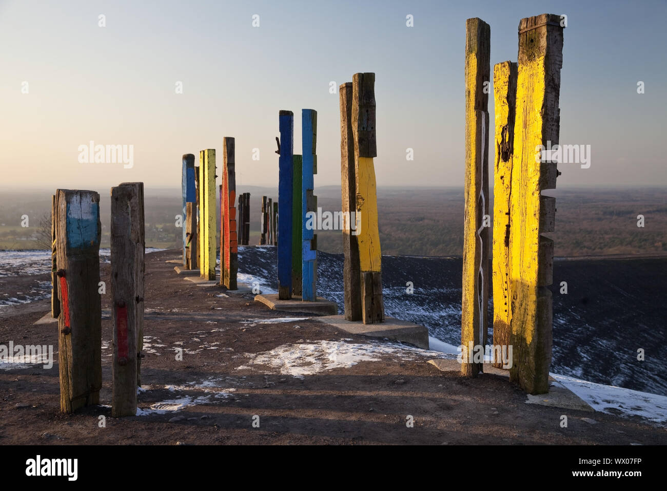 Installazione Totem sul picco del mucchio Haniel, Bottrop, la zona della Ruhr, Germania, Europa Foto Stock