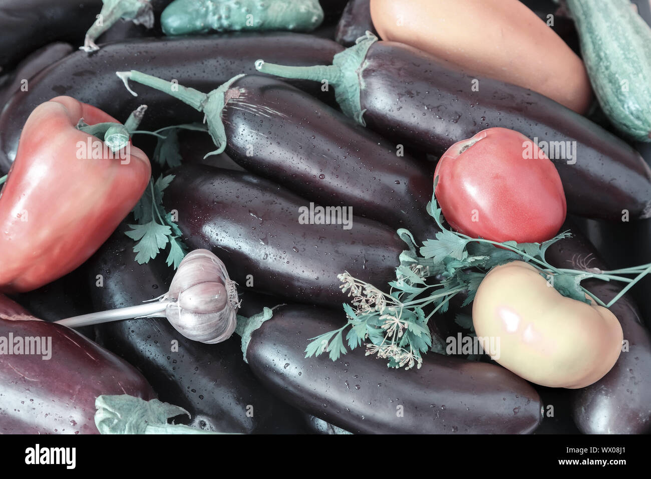Mature le melanzane e altri ortaggi di close-up. Foto Stock