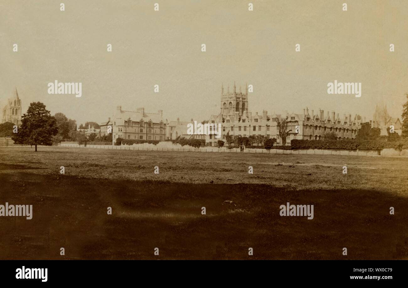 Merton College di Oxford, Oxfordshire. La fotografia non datata di Merton College, parte dell'Università di Oxford, dal fiume Cherwell, con la Chiesa di Cristo sulla sinistra. Merton, uno dei più antichi college della città, è stata fondata nel 1264 da Walter de Merton, Cancelliere di Enrico III e Edward I. Foto Stock