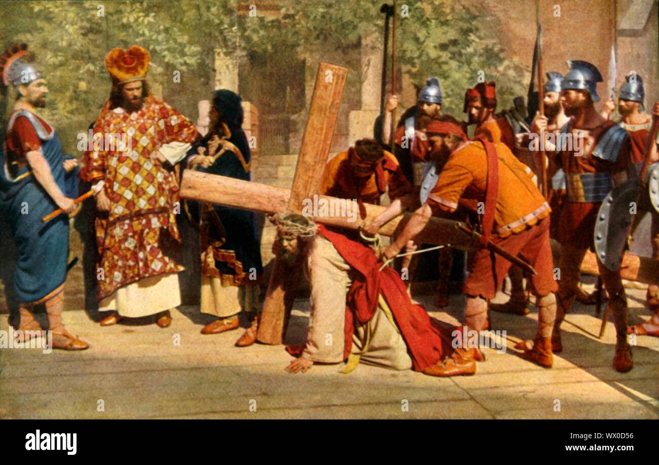 La Via della Croce, 1922. Gesù (Anton Lang) portando la croce: i giocatori in Oberammergau Passion Play. Il gioco viene eseguito ogni dieci anni, su open-air stadi, dagli abitanti del villaggio di Oberammergau in Baviera, Germania. Andata in scena per la prima volta nel 1634, il gioco racconta la storia della passione di Gesù, che culmina nella sua crocifissione. La manifestazione è diventata un'attrazione turistica, con un pubblico proveniente da tutto il mondo. Cartolina ufficiale del 1922 Oberammergau Passion Play. [F. Bruckmann, Monaco di Baviera, Germania, 1922] Foto Stock