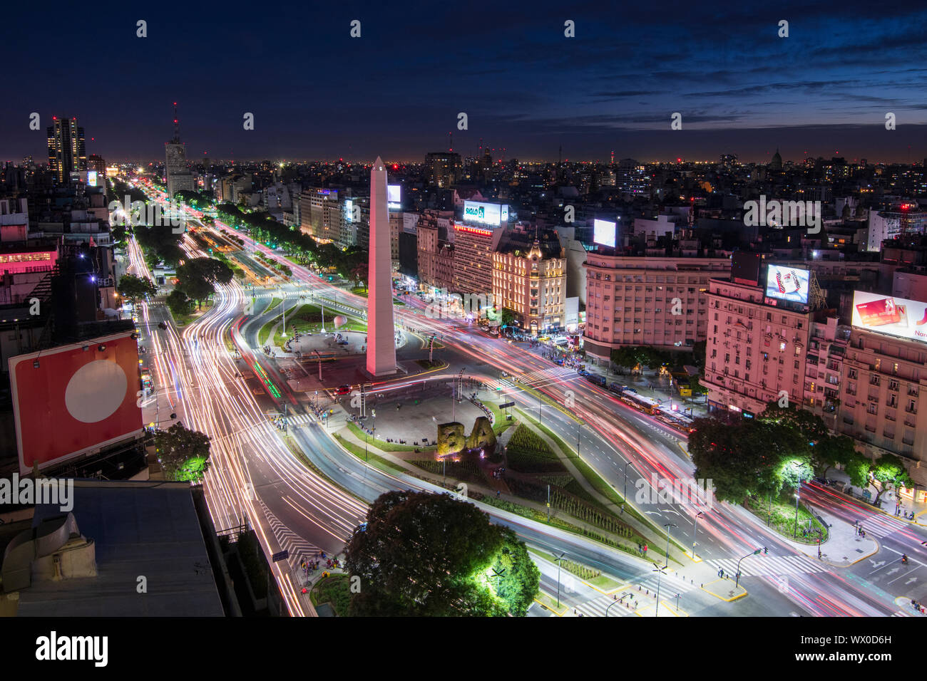 Elevata vista città con 9 de Julio Avenue, Buenos Aires, Argentina, Sud America Foto Stock