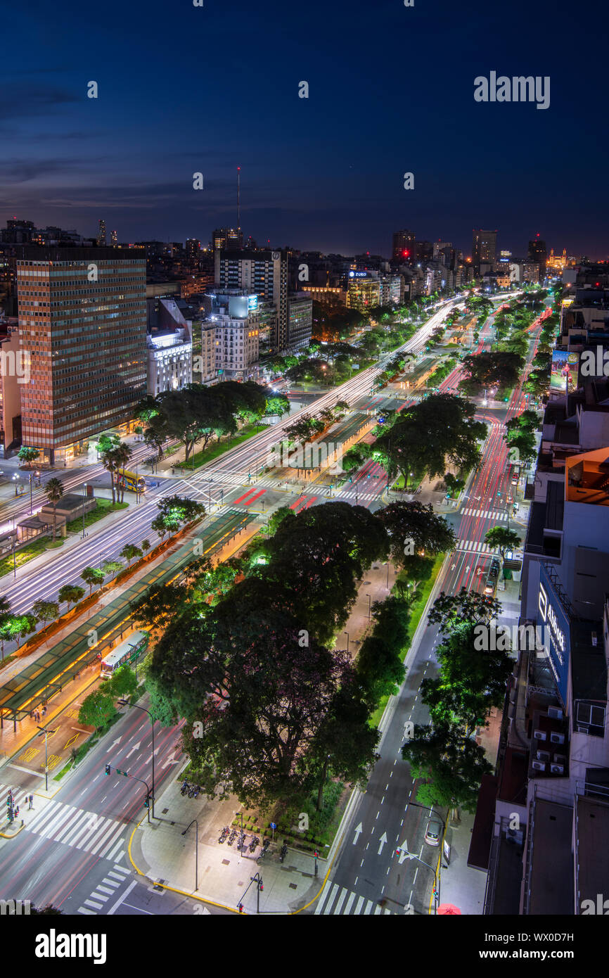 Scena notturna di 9 de Julio Avenue, Buenos Aires, Argentina, Sud America Foto Stock