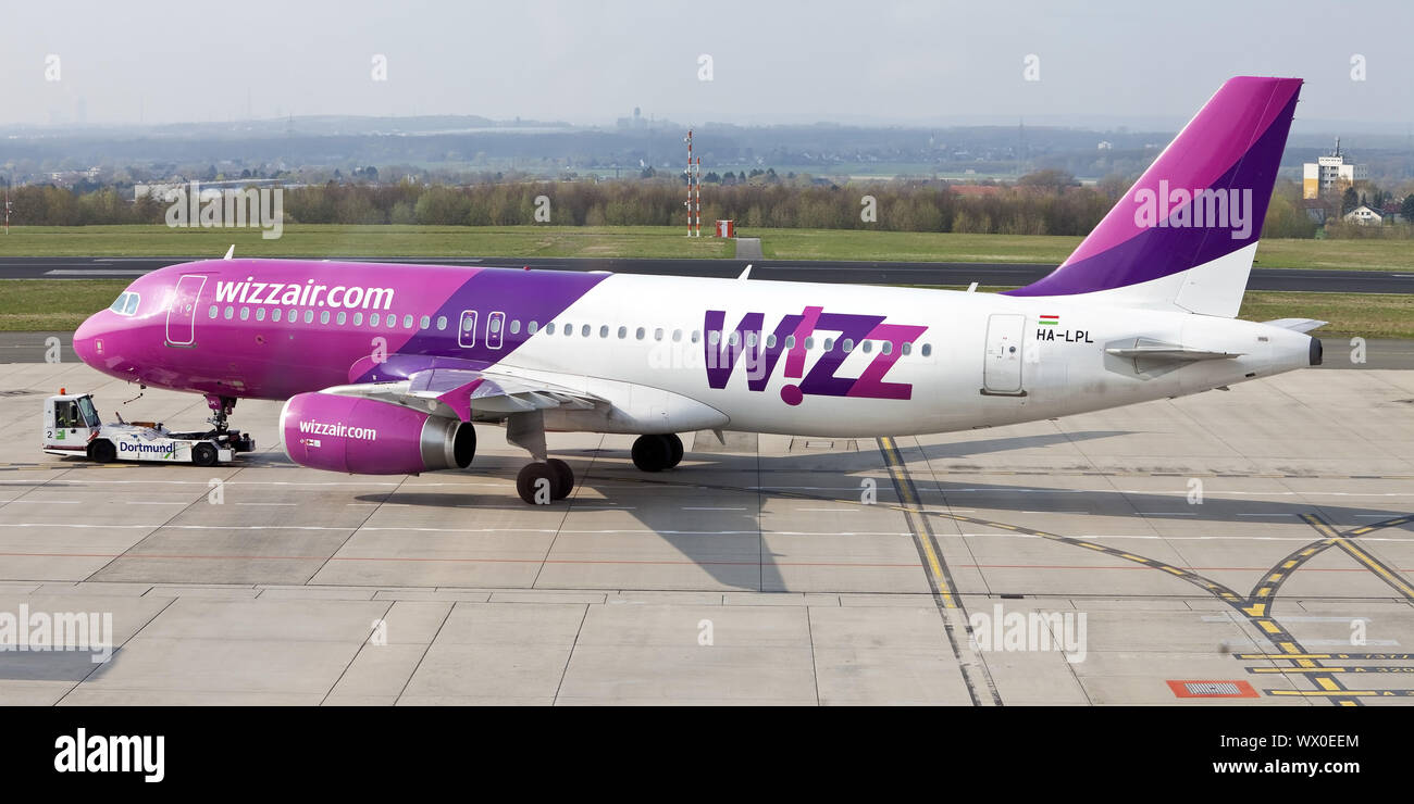 Wizz Air aereo di linea parcheggio, Dortmund Airport 21, Dortmund Airport, la zona della Ruhr, Germania, Europa Foto Stock