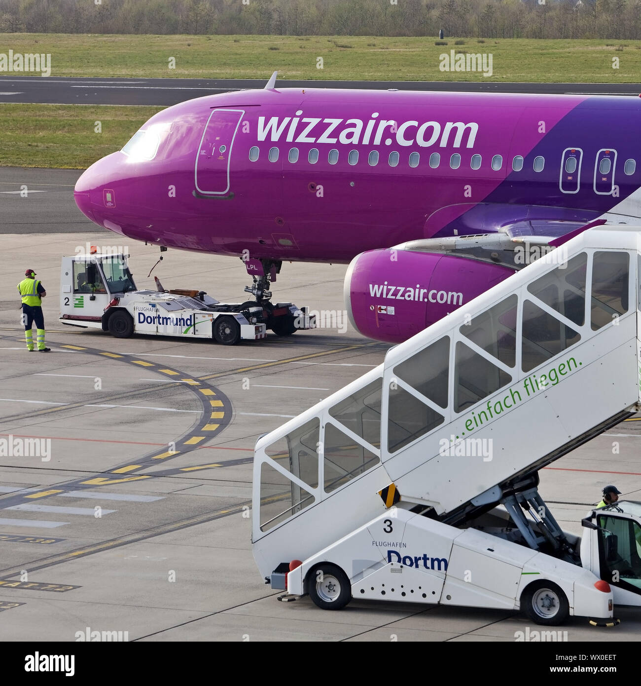 Aereo da Wizz Air a Dortmund Airport 21, Dortmund, la zona della Ruhr, Germania, Europa Foto Stock