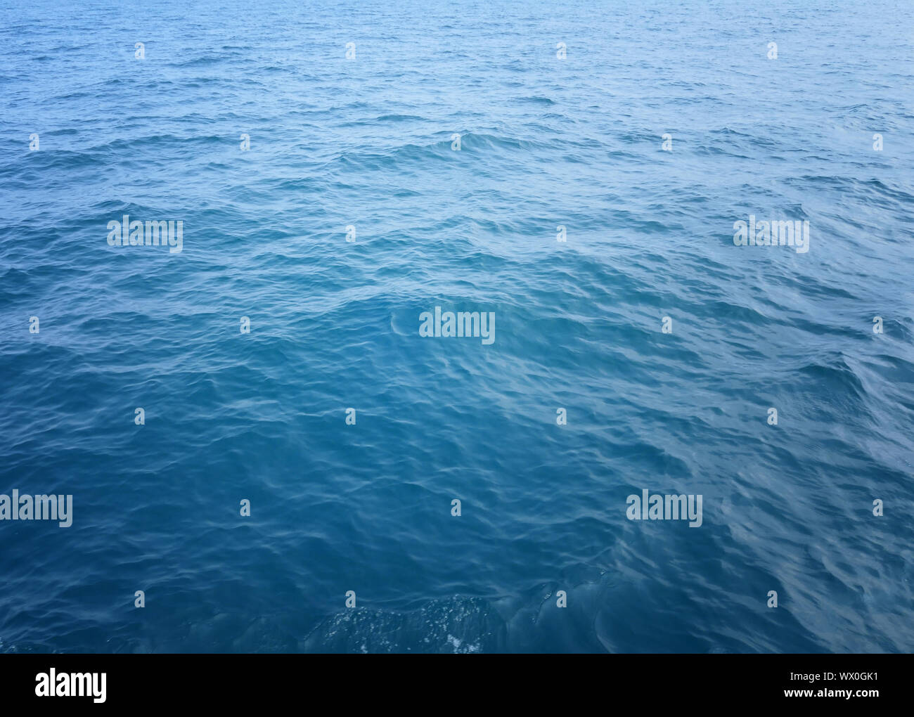 L'acqua dell'oceano sullo sfondo Foto Stock