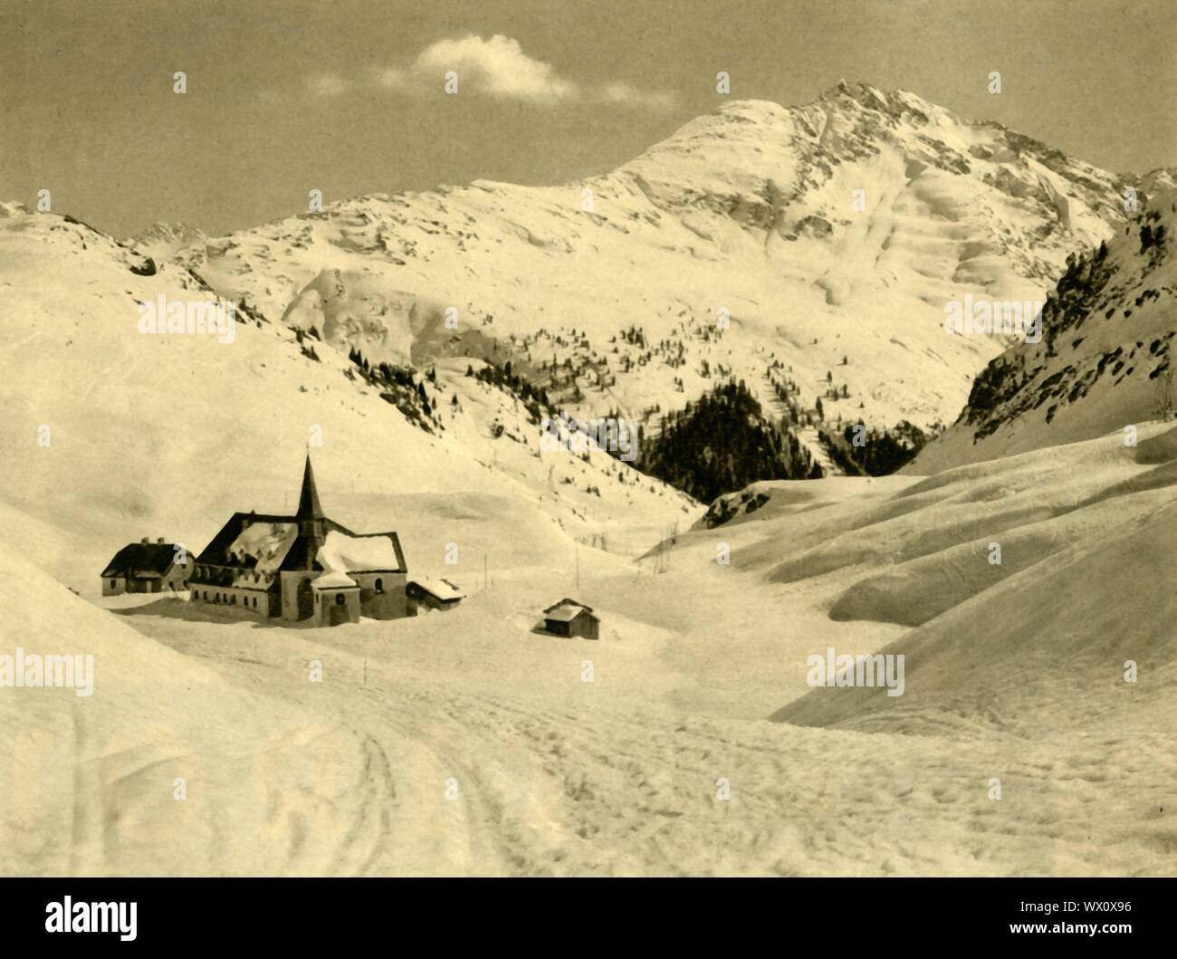 St Christoph am Arlberg, Austria, c1935. Il villaggio di Sankt Christoph è uno dei più alti di stazioni sciistiche nelle Alpi. Essa è parte del massiccio di Arlberg Ski area, negli Stati austriaci del Vorarlberg e Tirolo. Da "&#xd6;sterreich - Land und Volk", (l'Austria, la terra e la gente). [R. Lechner (Wilhelm M&#xfc;iler), Vienna, c1935] Foto Stock