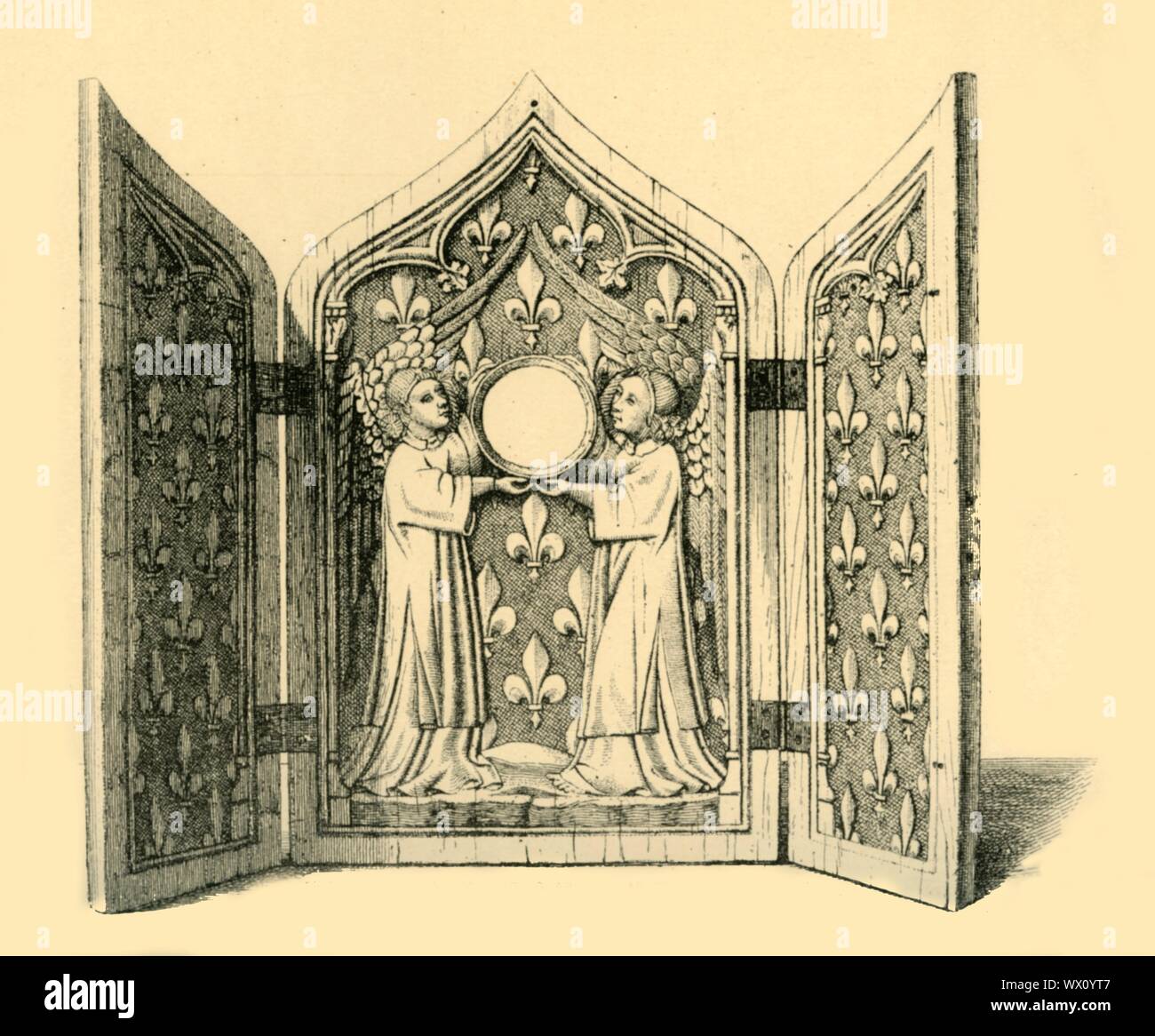 Tryptich avorio, 1470-1500, (1881). Attacco di un piccolo piccolo altare portatile di avorio scolpito, realizzati in Francia nel tardo XV secolo. Le tre ali incernierate sono decorate con fleurs de lis, con il pannello centrale raffigurante due angeli in piedi in possesso di un disco di grandi dimensioni, incassata dal retro, che ora è aperto. Da "Il South Kensington Museum", un libro di illustrazioni incise con le descrizioni delle opere d'arte della collezione del Victoria &AMP; Albert Museum di Londra (precedentemente noto come il South Kensington Museum). [Sampson bassa, Marston, Searle e Rivington, London, 1881] Foto Stock